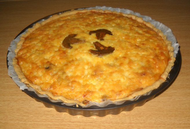 Chicken breast and mushroom tart