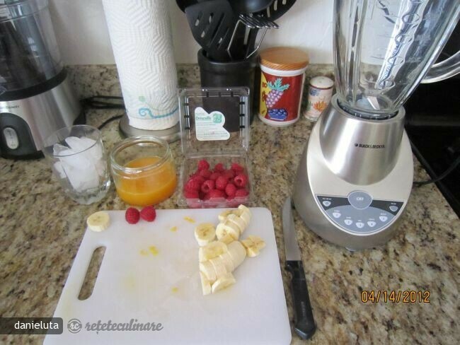 Banana and Raspberry Smoothie