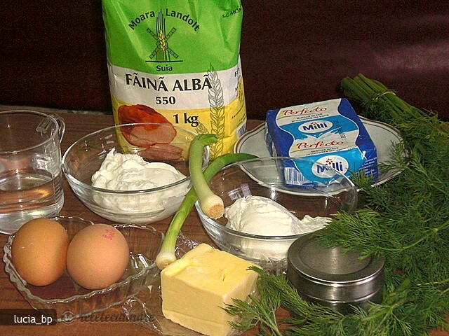 Appetizer Pastries with Cottage Cheese, Dill, and Green Onion