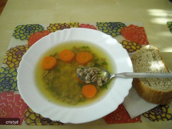 Zuppa di Manzo con Canederli di Fegato o Pecene Halusky