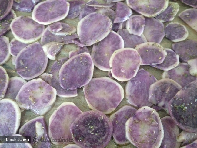 Sopa Crema de Brócoli con Chips de Patata Morada