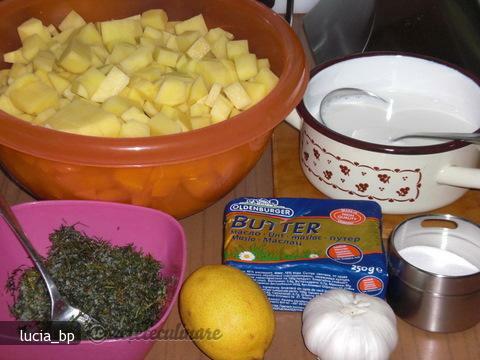 Mashed potatoes with garlic and lemon