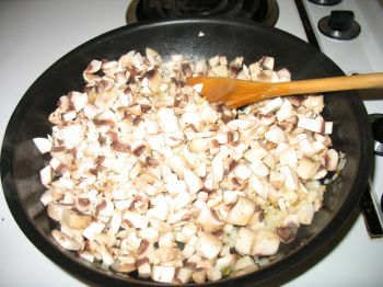 Ravioli de cogumelos com molho Alfredo