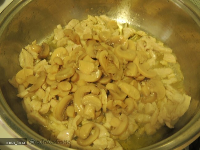 Penne Rigate mit Hähnchenbrust und Champignons aus dem Ofen