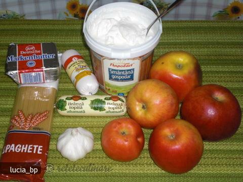 Pâtes au fromage fondu et aux pommes