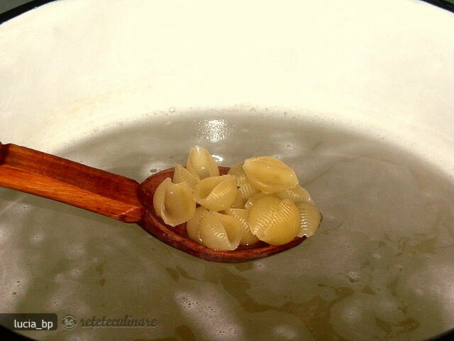 Pudding de macaronis au fromage et à la crème aigre