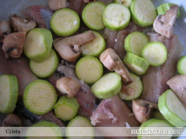 Poisson aux courgettes et champignons