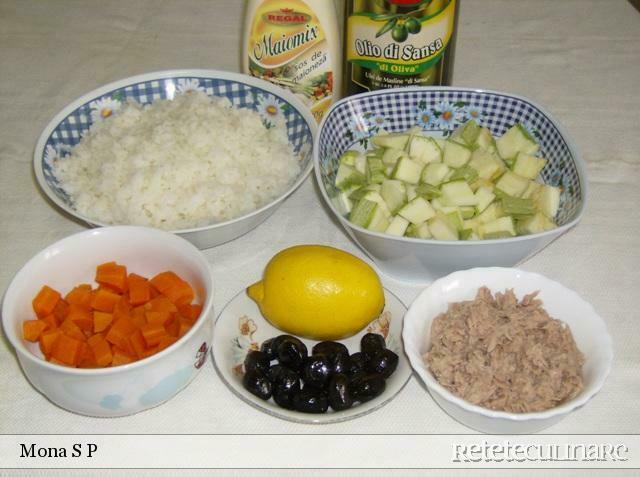 Tuna salad with rice and vegetables