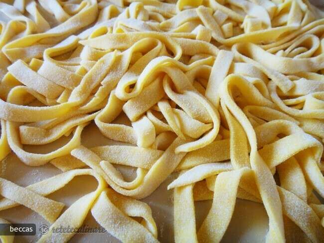 Tagliatelle con Pleurotus, Espárragos y Pesto de Ajo Silvestre